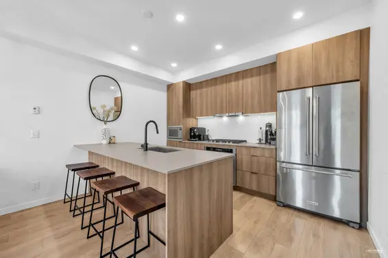 1 533 East 3rd Street, North Vancouver For Sale - image 6