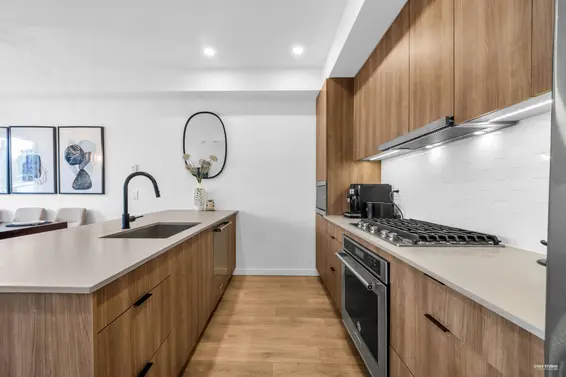 1 533 East 3rd Street, North Vancouver For Sale - image 7