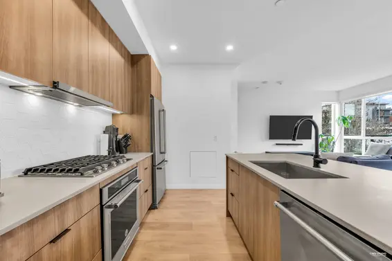 1 533 East 3rd Street, North Vancouver For Sale - image 8