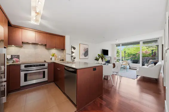 205 158 West 13th Street, North Vancouver
