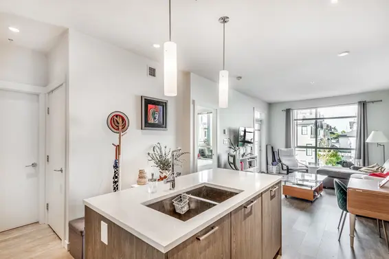 106 615 East 3Rd Street, North Vancouver