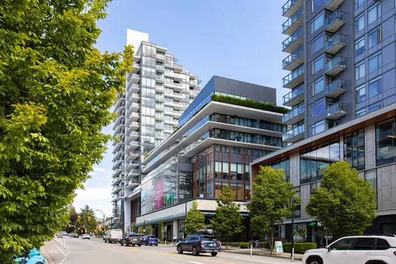 202 135 East 13th Street, North Vancouver