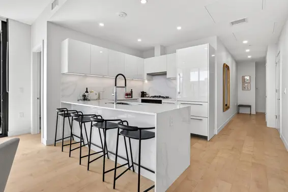 202 135 East 13th Street, North Vancouver For Sale - image 5