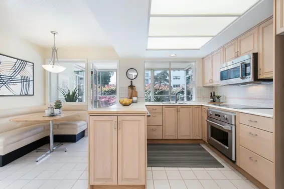 1 1717 Duchess Avenue, West Vancouver For Sale - image 10