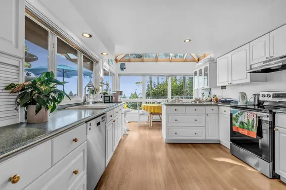 4415 Woodcrest Road, West Vancouver For Sale - image 12