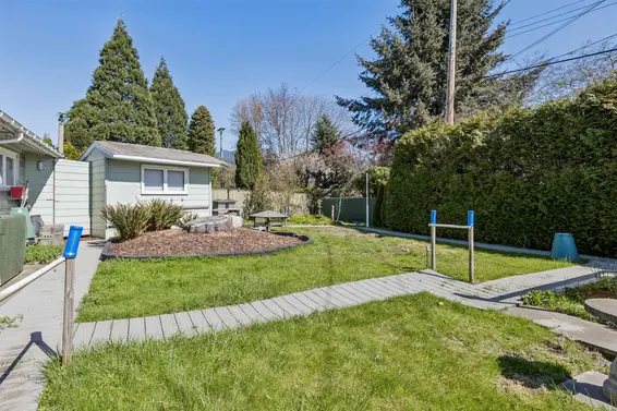 1222 Rosewood Crescent, North Vancouver For Sale - image 18