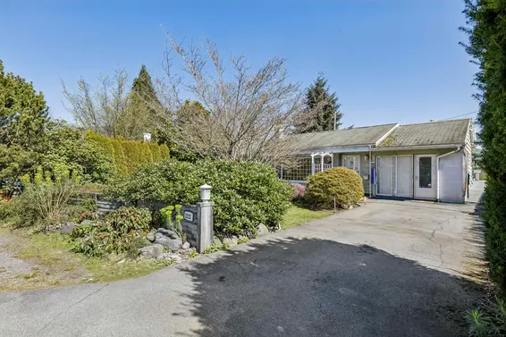 1222 Rosewood Crescent, North Vancouver For Sale - image 2