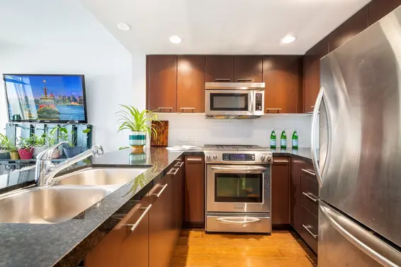 207 1288 Chesterfield Avenue, North Vancouver For Sale - image 2