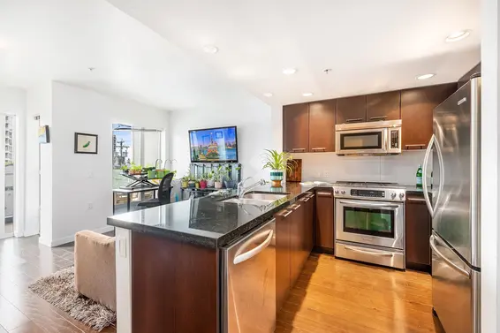 207 1288 Chesterfield Avenue, North Vancouver For Sale - image 3