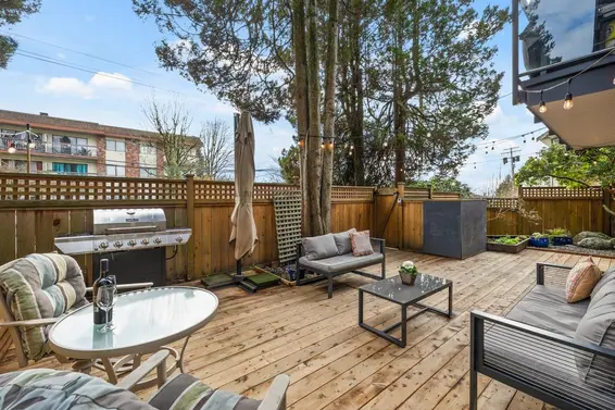 105 1515 Chesterfield Avenue, North Vancouver For Sale - image 2