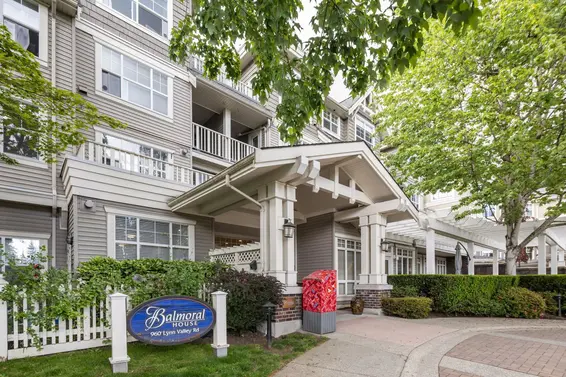 216 960 Lynn Valley Road, North Vancouver