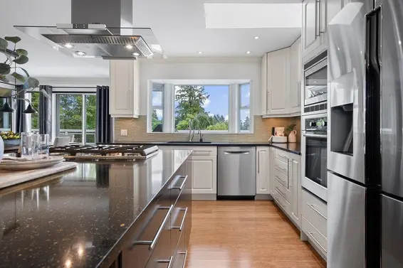 163 East St. James Road, North Vancouver For Sale - image 8