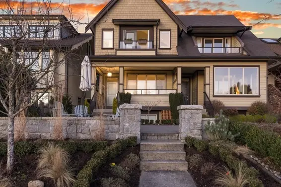 252 West 6Th Street, North Vancouver