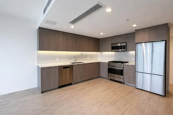 405 1401 Hunter Street, North Vancouver For Sale - image 3