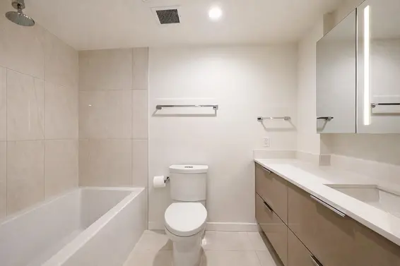 405 1401 Hunter Street, North Vancouver For Sale - image 4