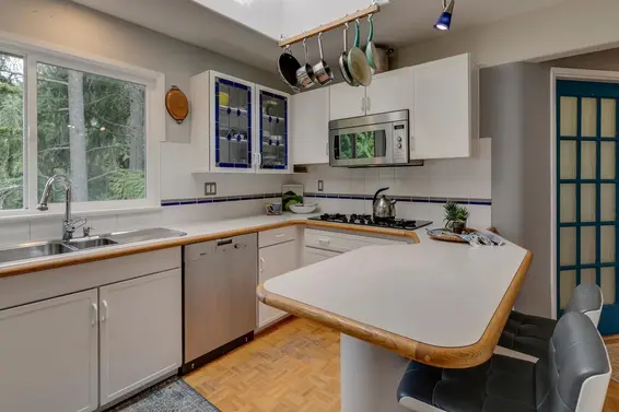 110 Oceanview Place, Lions Bay For Sale - image 15