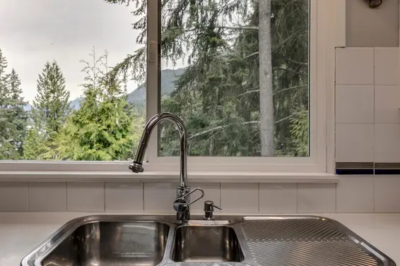 110 Oceanview Place, Lions Bay For Sale - image 19