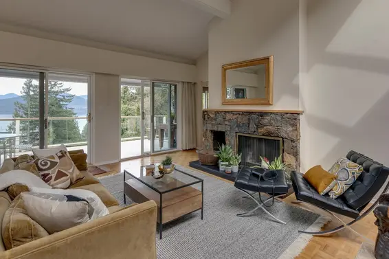 110 Oceanview Place, Lions Bay For Sale - image 2