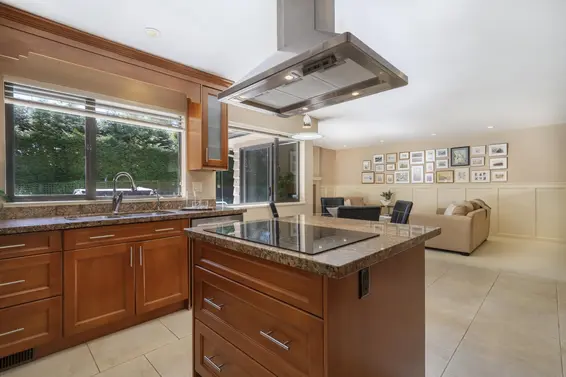 4710 Meadfeild Road, West Vancouver For Sale - image 11