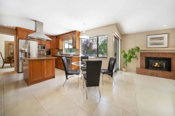 4710 Meadfeild Road, West Vancouver For Sale - image 12