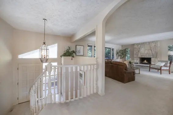 4710 Meadfeild Road, West Vancouver For Sale - image 2