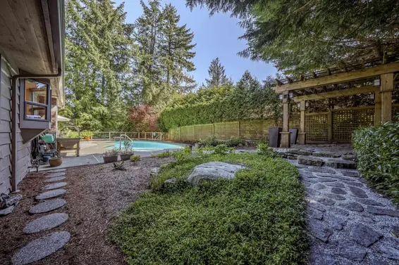 4710 Meadfeild Road, West Vancouver For Sale - image 28