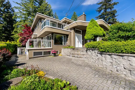 180 West Osborne Road, North Vancouver For Sale - image 2