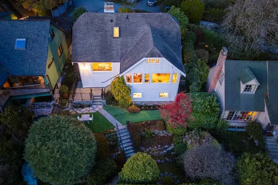 3260 Travers Avenue, West Vancouver