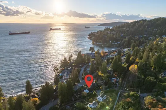 3260 Travers Avenue, West Vancouver For Sale - image 2