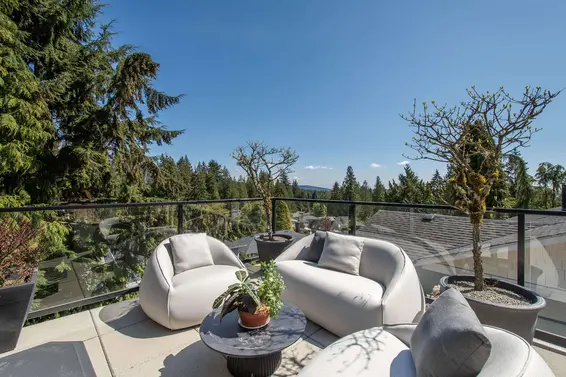 4598 Meadowbank Close, North Vancouver For Sale - image 11