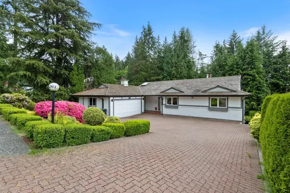 5261 Ranger Avenue, North Vancouver