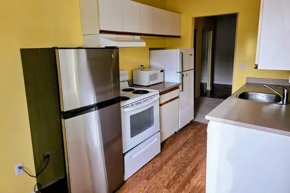 208 214 East 15th Street, North Vancouver For Sale - image 2