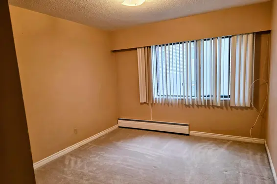 208 214 East 15th Street, North Vancouver For Sale - image 4