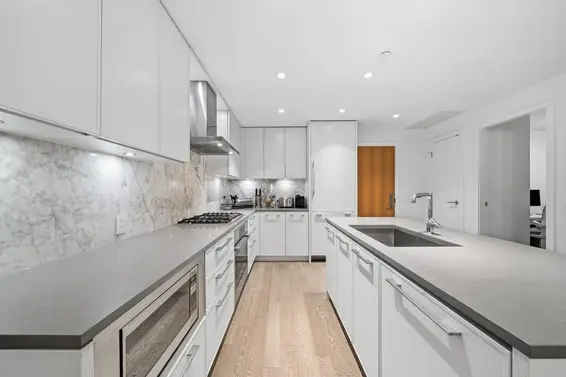 201 3220 Connaught Crescent, North Vancouver For Sale - image 8