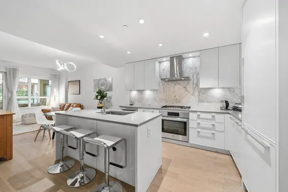 201 3220 Connaught Crescent, North Vancouver For Sale - image 9