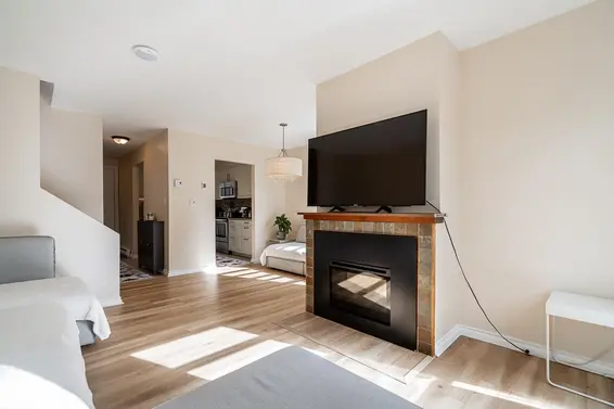 42 900 West 17th Street, North Vancouver For Sale - image 9