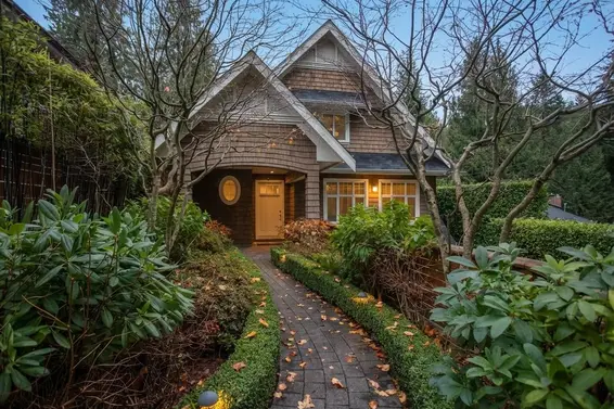 6417 Pitt Street, West Vancouver For Sale - image 40