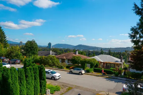 1018 Cloverley Street, North Vancouver For Sale - image 11