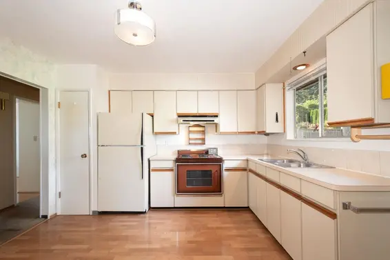 1018 Cloverley Street, North Vancouver For Sale - image 25