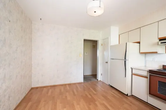 1018 Cloverley Street, North Vancouver For Sale - image 26