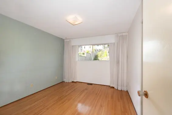 1018 Cloverley Street, North Vancouver For Sale - image 27