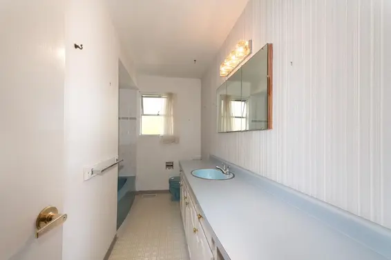 1018 Cloverley Street, North Vancouver For Sale - image 31