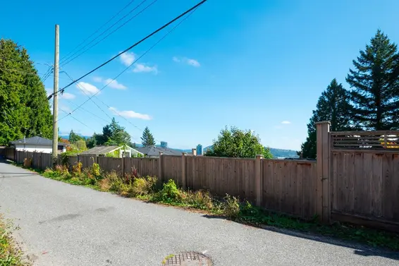 1018 Cloverley Street, North Vancouver For Sale - image 39