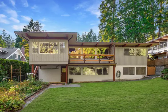 3190 Royal Avenue, North Vancouver