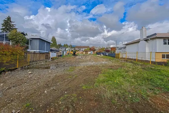 864 East 14th Street, North Vancouver For Sale - image 2