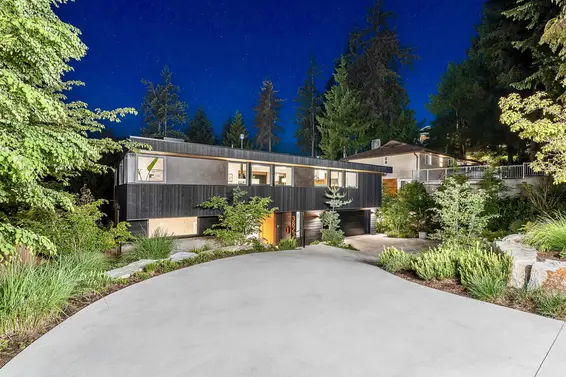 3823 Bayridge Avenue, West Vancouver For Sale - image 2