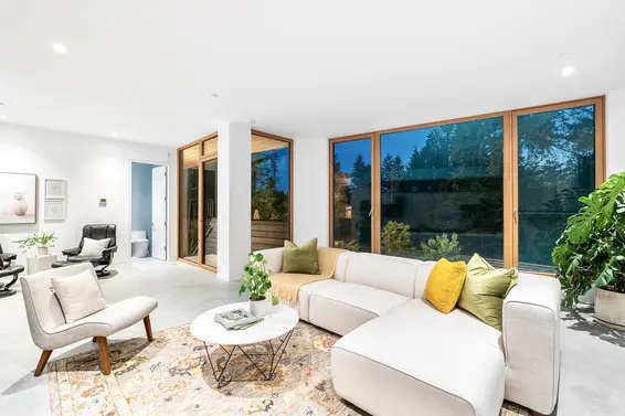 3823 Bayridge Avenue, West Vancouver For Sale - image 30