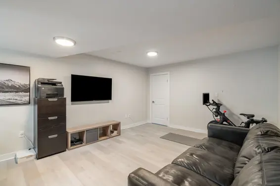 625 Seymour Court, North Vancouver For Sale - image 27