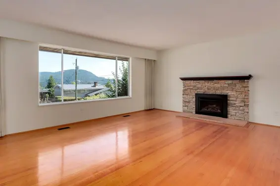 893 Huntingdon Crescent, North Vancouver For Sale - image 2