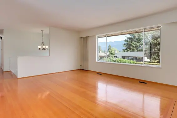 893 Huntingdon Crescent, North Vancouver For Sale - image 4